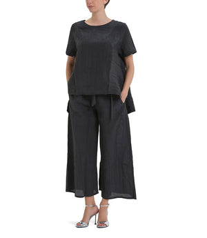 Blusa nera a maniche corte