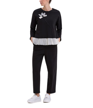 Maglia nera con fiore a decorazione